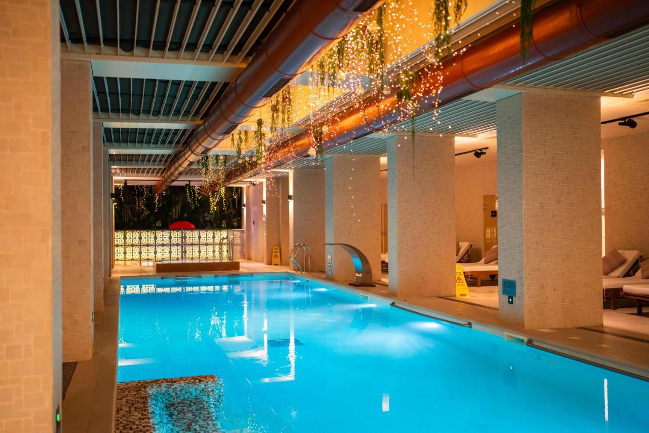 Lucky Bansko Aparthotel SPA&Relax Exteriér fotografie The swimming pool at the hotel