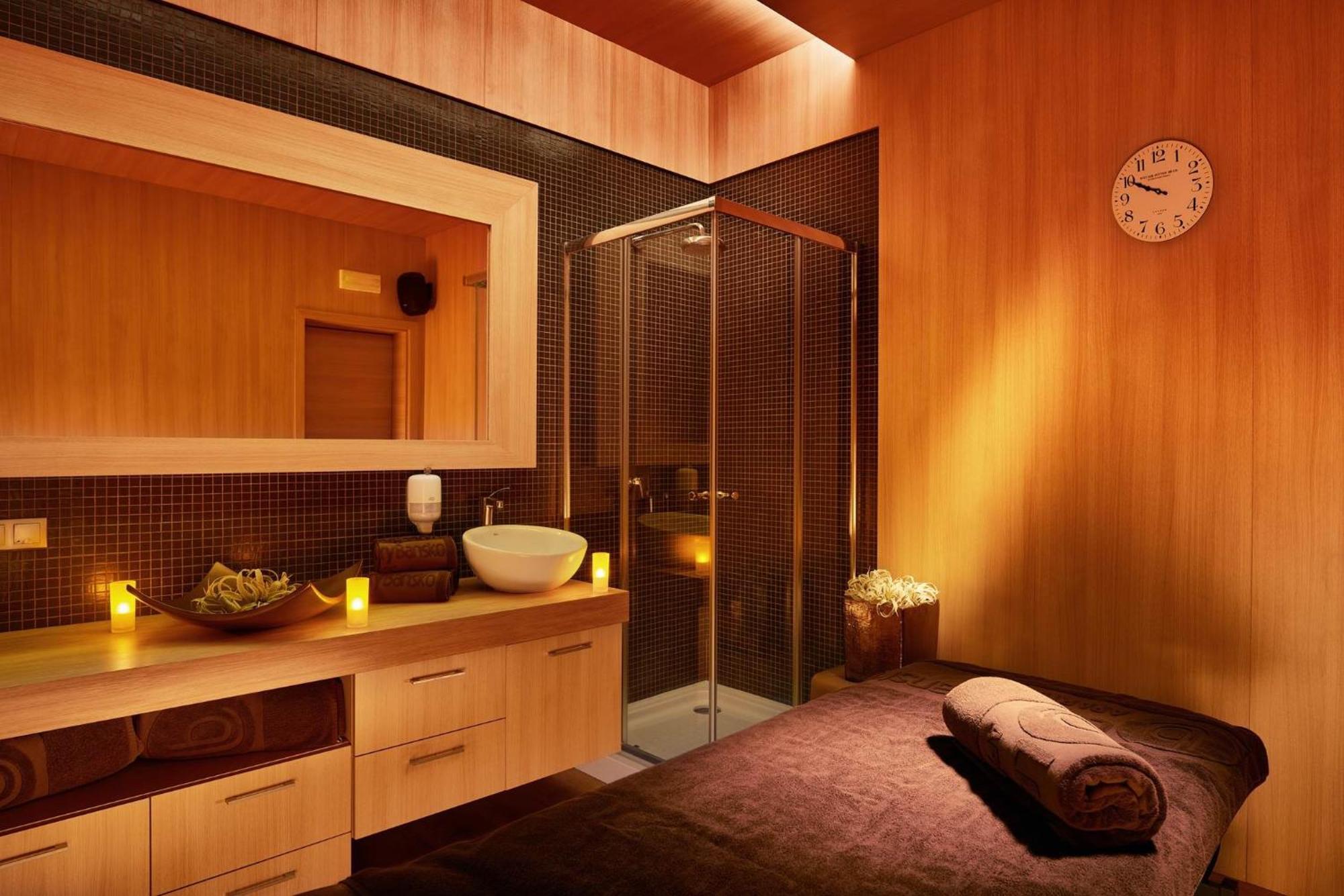 Lucky Bansko Aparthotel SPA&Relax Exteriér fotografie A treatment room at a spa