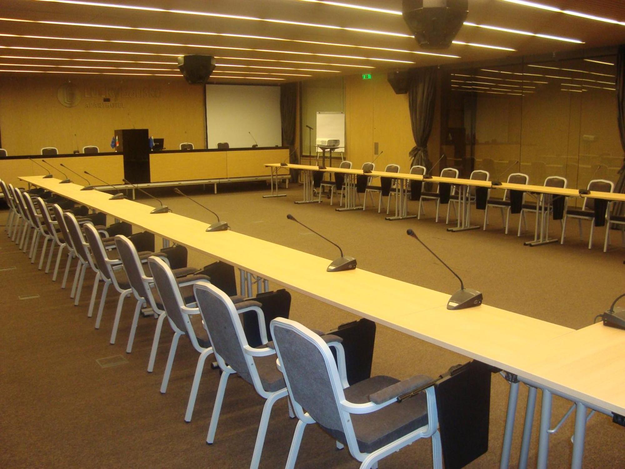 Lucky Bansko Aparthotel SPA&Relax Exteriér fotografie The conference room of the European Economic and Social Committee